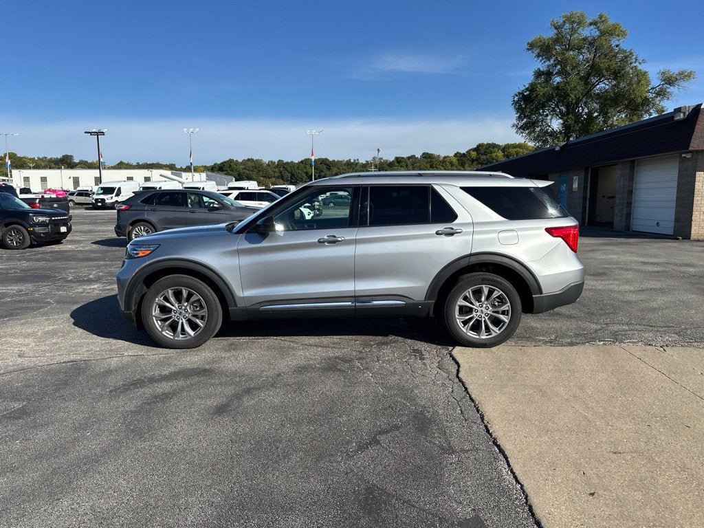 Certified 2022 Ford Explorer Limited AWD/4WD image 4