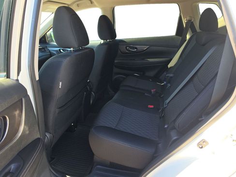 Used 2020 Nissan Rogue S FWD image 19