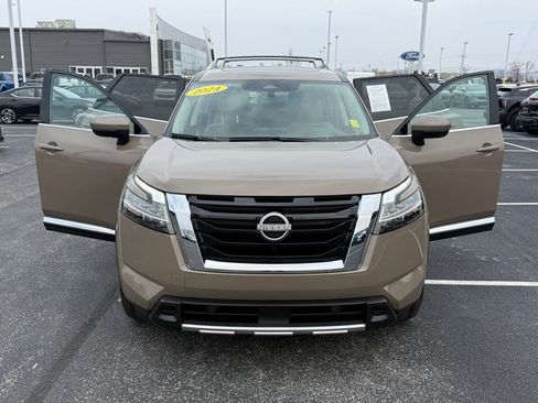Used 2024 Nissan Pathfinder Platinum w/ Cargo Package image 25