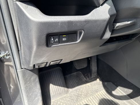 Used 2022 Toyota RAV4 XLE image 15