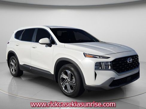 Used 2023 Hyundai Santa Fe SE w/ Winter Weather Package FWD image 4