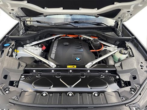 New 2026 BMW X5 xDrive50e w/ M Sport Package image 11