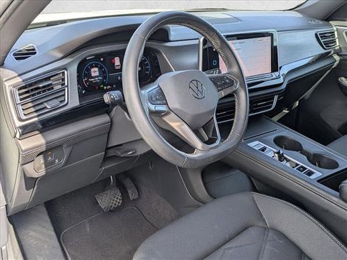 Used 2024 Volkswagen Atlas Cross Sport SE FWD image 10