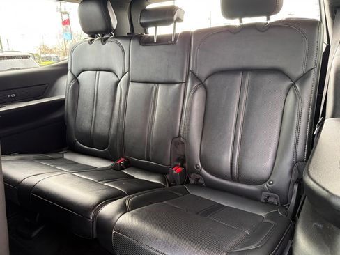 Used 2024 Jeep Wagoneer Series II w/ Flexible Seating Group image 14