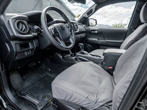 Used 2018 Toyota Tacoma TRD Off-Road w/ Technology Package AWD/4WD image 15