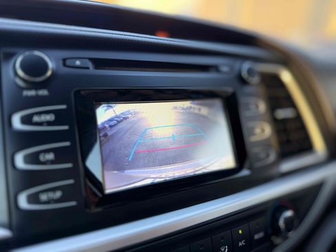 Used 2015 Toyota Highlander LE FWD image 27