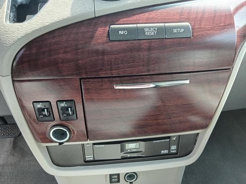 Used 2014 Toyota Sienna XLE w/ Entertainment Package FWD image 36