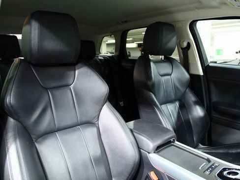 Used 2016 Land Rover Range Rover Evoque SE image 23