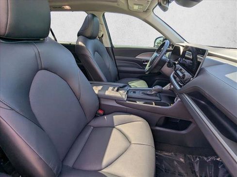Used 2025 Toyota Grand Highlander AWD image 22