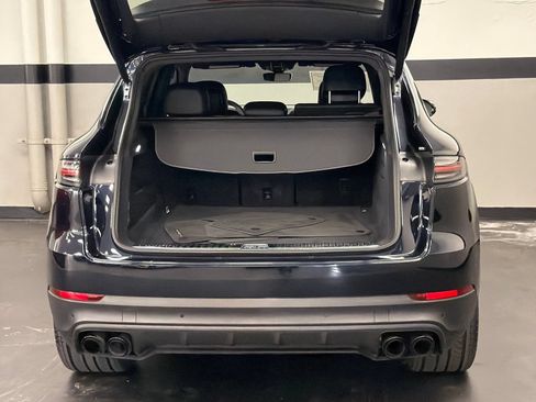 Used 2023 Porsche Cayenne AWD/4WD image 14