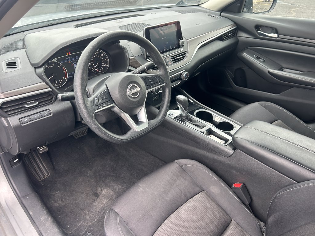 Used 2024 Nissan Altima 2.5 SV FWD image 23