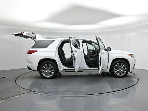 Used 2018 Chevrolet Traverse Premier w/ Driver Confidence II Package FWD image 5