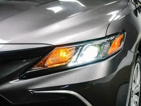 Used 2021 Toyota Camry LE image 7