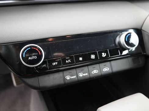 Certified 2025 Hyundai Elantra Sport image 19