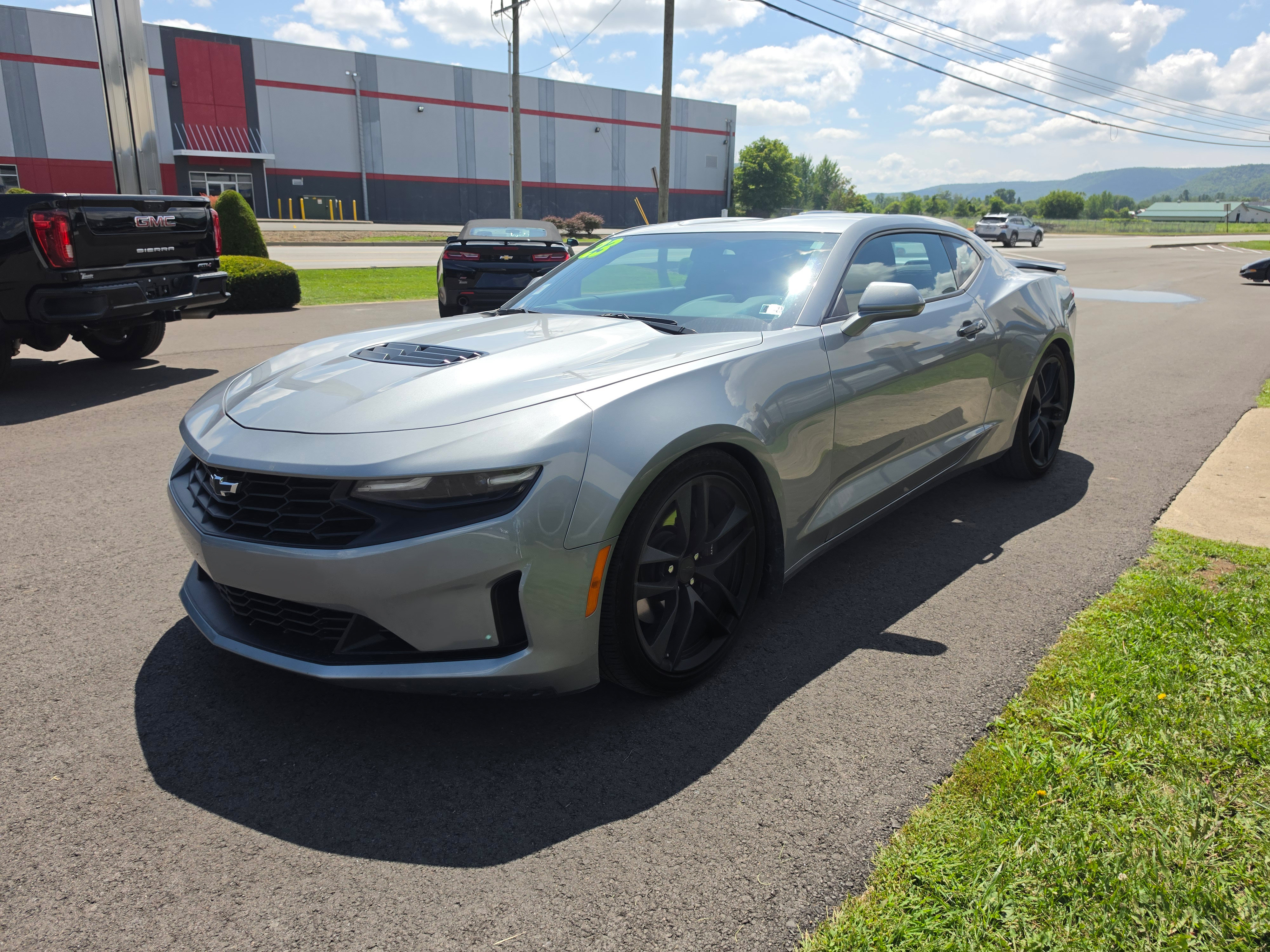 Used 2023 Chevrolet Camaro LT RWD image 8