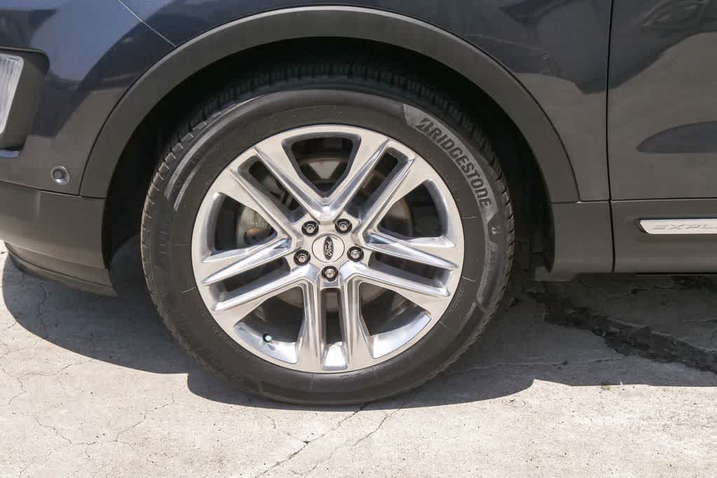 Used 2017 Ford Explorer Limited w/ Equipment Group 301A FWD image 5