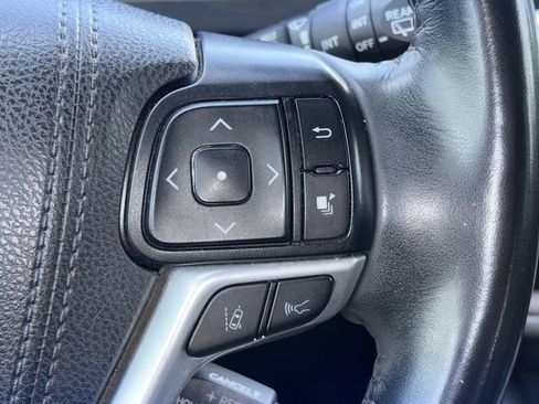 Used 2019 Toyota Highlander XLE FWD image 34