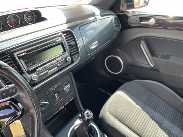 Used 2012 Volkswagen Beetle 2.0T FWD image 18