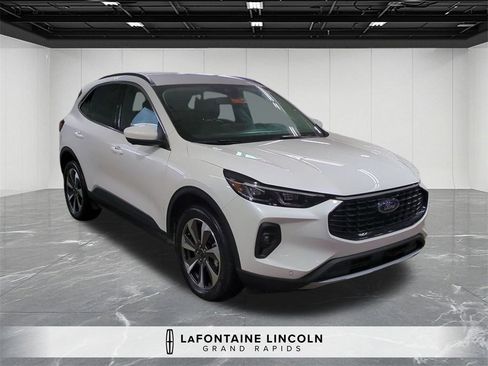 Used 2024 Ford Escape Platinum image 7