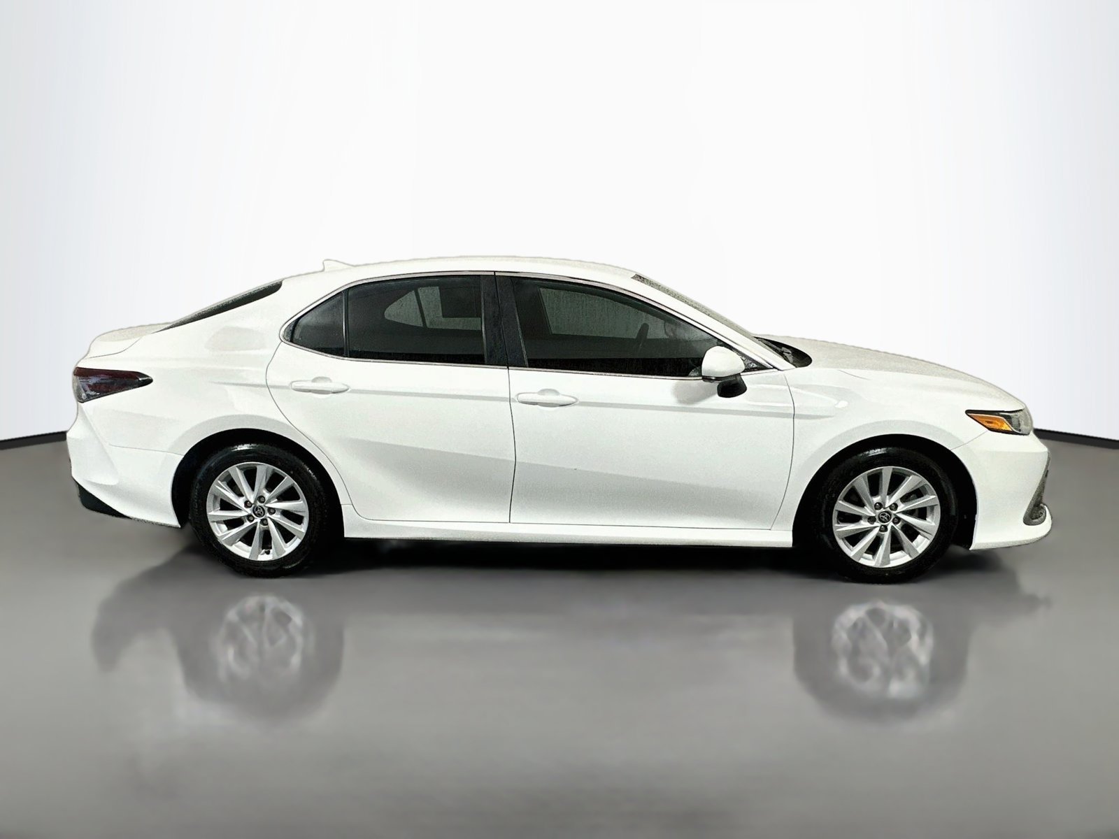 Used 2022 Toyota Camry LE FWD image 8