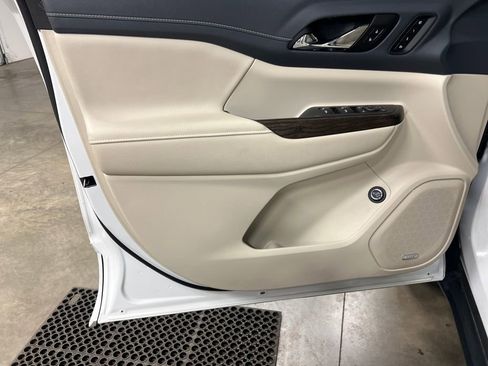 Certified 2022 GMC Acadia Denali w/ Denali Ultimate Package image 15