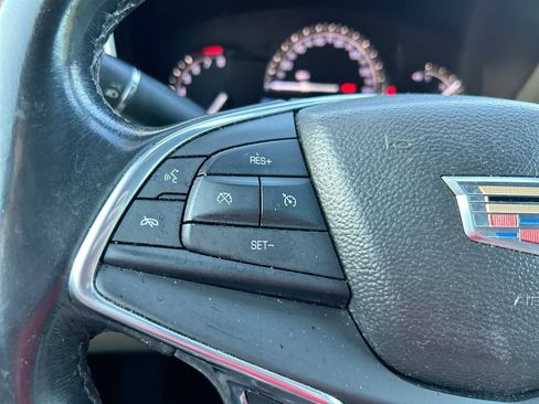 Used 2017 Cadillac XT5 FWD image 17