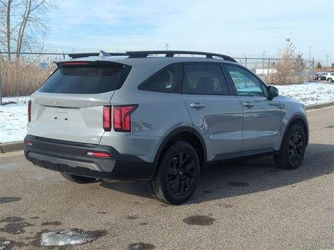 Used 2023 Kia Sorento S w/ Panoramic Sunroof Package image 3