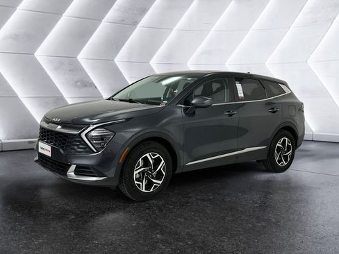 Used 2024 Kia Sportage LX image 3