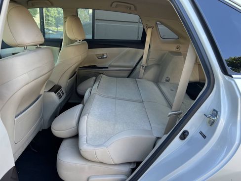 Used 2011 Toyota Venza w/ Convenience Pkg FWD image 23