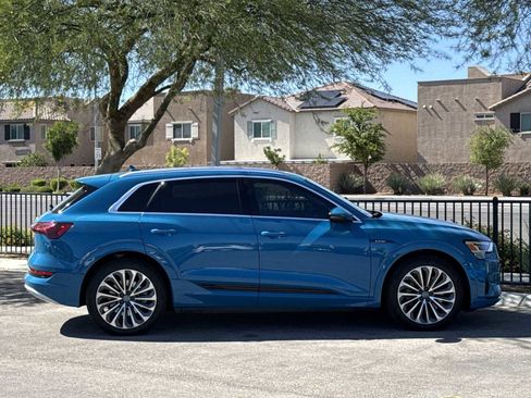 Used 2019 Audi e-tron Prestige w/ Prestige Package AWD/4WD image 9
