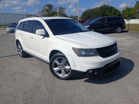 Used 2017 Dodge Journey Crossroad FWD image 2