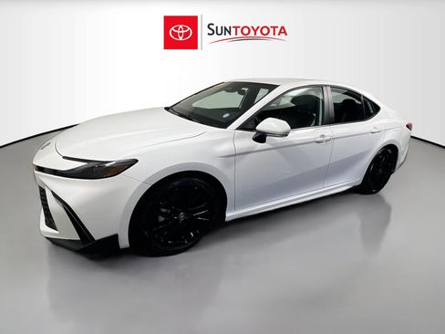 Used 2026 Toyota Camry SE w/ Convenience Package FWD image 9