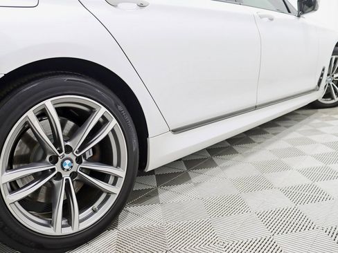 Used 2019 BMW 750i xDrive w/ M Sport Package image 12