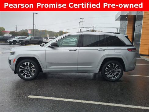 Used 2022 Jeep Grand Cherokee Overland w/ Luxury Tech Group IV image 7