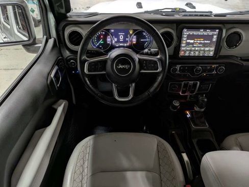 Used 2021 Jeep Wrangler Unlimited Sahara AWD/4WD image 16