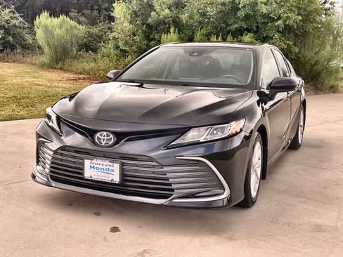 Used 2022 Toyota Camry LE w/ Carpet Mat Package (TMS) FWD image 2