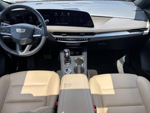 Used 2024 Cadillac XT4 Luxury FWD image 13