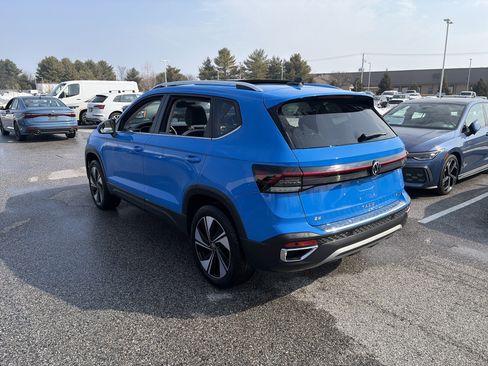 New 2025 Volkswagen Taos SE image 6