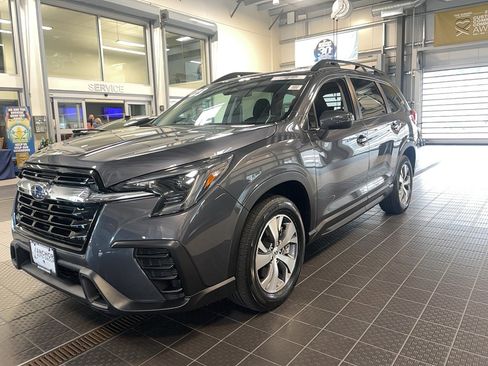 Used 2023 Subaru Ascent Premium image 3