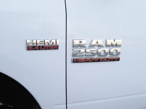 Used 2018 RAM 2500 Tradesman w/ Chrome Appearance Group image 32