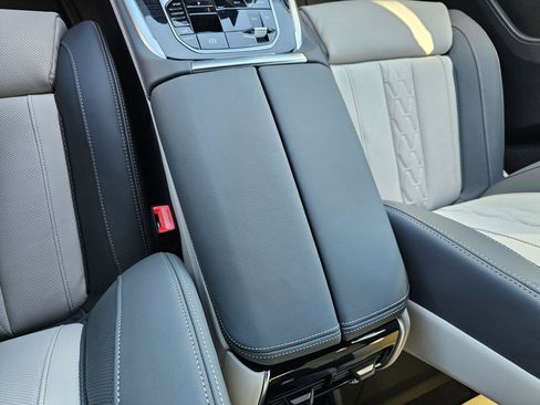 New 2026 BMW X7 M60i image 24