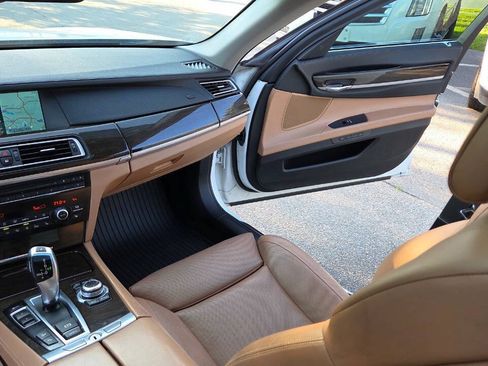 Used 2011 BMW 750Li xDrive AWD/4WD image 42
