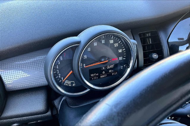 Used 2018 MINI Cooper 2-Door Hardtop FWD image 10