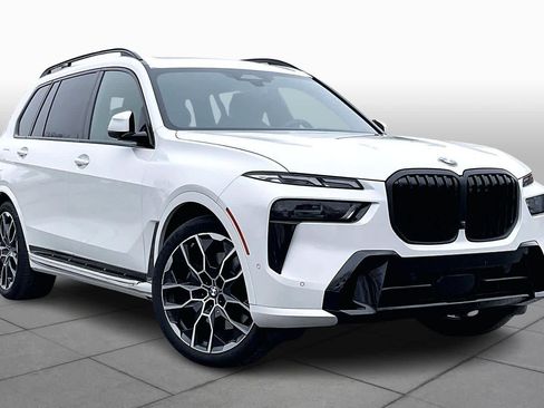 Used 2023 BMW X7 xDrive40i w/ Executive Package image 3