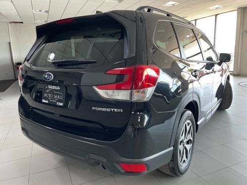 Used 2022 Subaru Forester Premium image 9