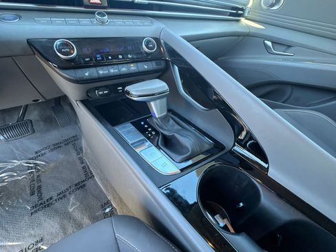 Certified 2025 Hyundai Elantra SEL image 30