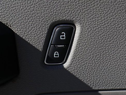 Used 2021 Ford F550 2WD Regular Cab Super Duty image 19