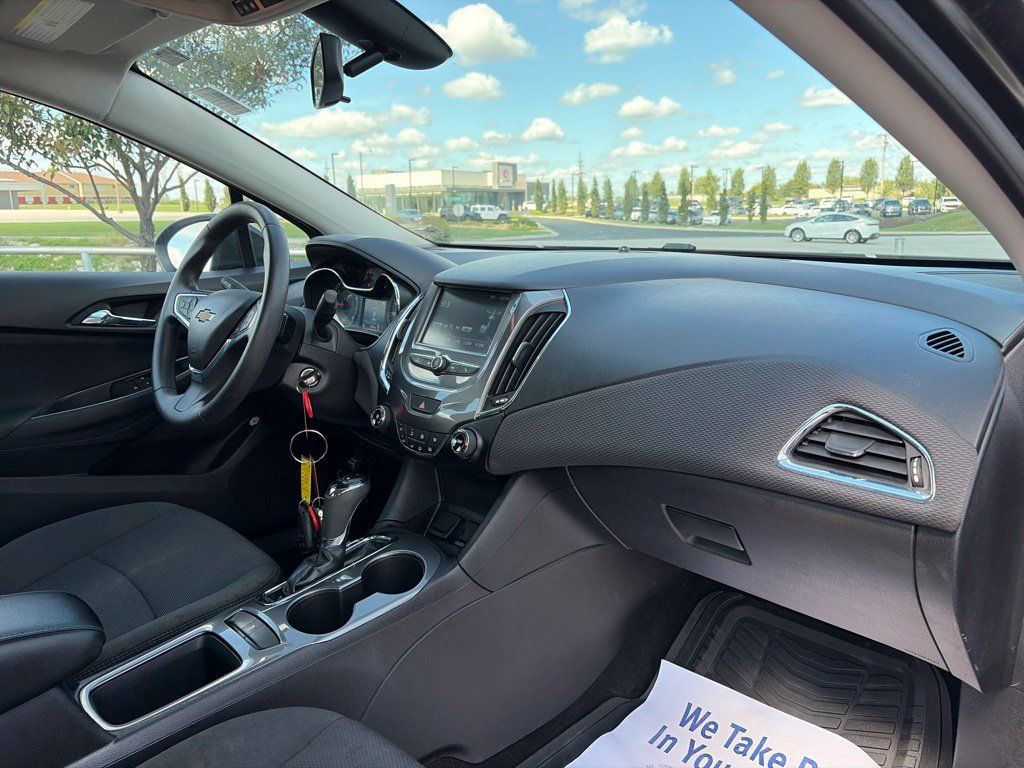 Used 2017 Chevrolet Cruze LT FWD image 24
