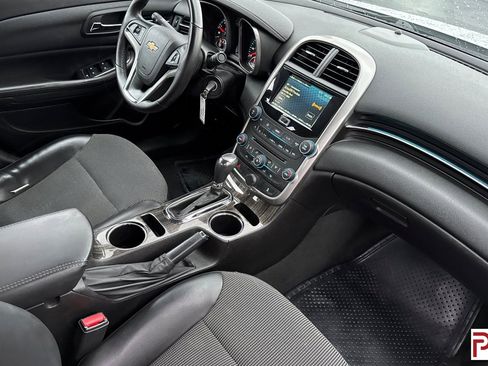 Used 2015 Chevrolet Malibu LT image 17