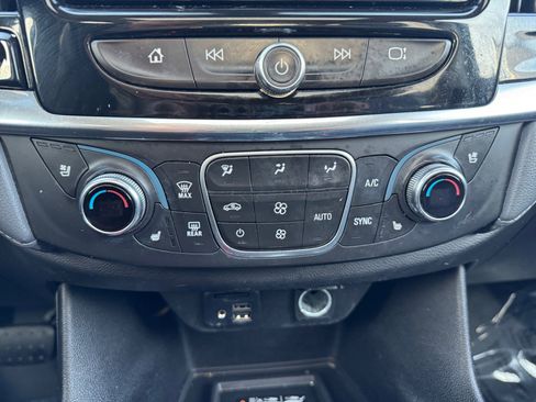 Used 2020 Chevrolet Traverse Premier image 18